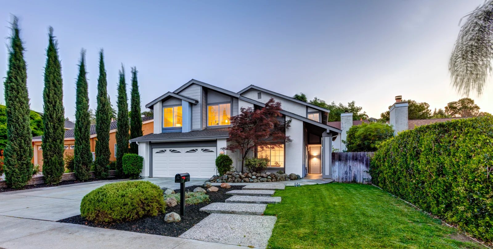 910 E Hamilton